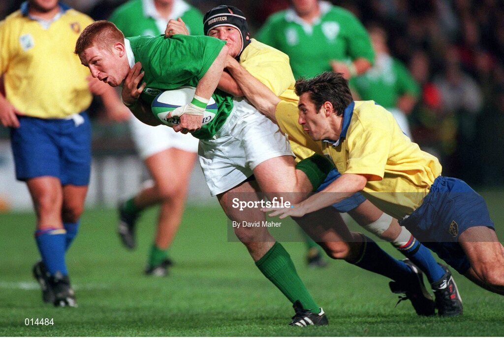 21 November 1998; Jonathan Bell, Ireland, goes over for a try despite the attentions of the Romania defence. Rugby World Cup Qualifier, Ireland v Romania, Lansdowne Road, Dublin. Picture credit: David Maher / SPORTSFILE