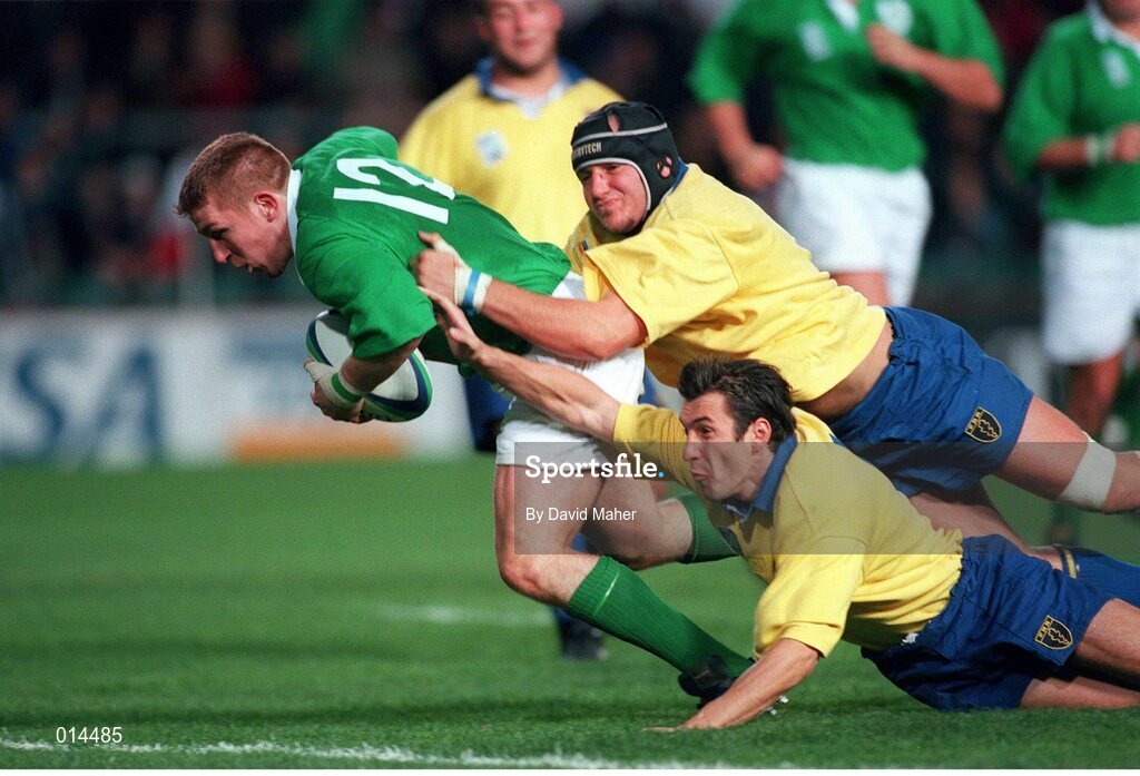 21 November 1998; Jonathan Bell, Ireland, goes over for a try despite the attentions of the Romania defence. Rugby World Cup Qualifier, Ireland v Romania, Lansdowne Road, Dublin. Picture credit: David Maher / SPORTSFILE