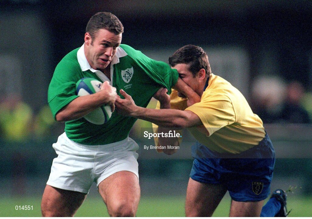 21 November 1998; Kevin Maggs, Ireland, is tackled by Cristian Lupu, Romania. Rugby World Cup Qualifier, Ireland v Romania, Lansdowne Road, Dublin. Picture credit: Brendan Moran / SPORTSFILE