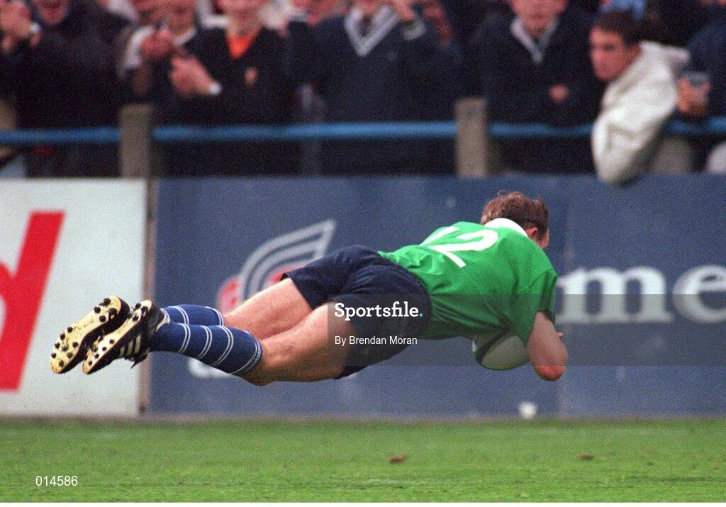 25 September1998; Leinster's Martin Ridge goes over to score his side's first try against Stade Francais. European Rugby Cup, Leinster v Stade Francais, Donnybrook, Dublin. Picture credit: Brendan Moran / SPORTSFILE