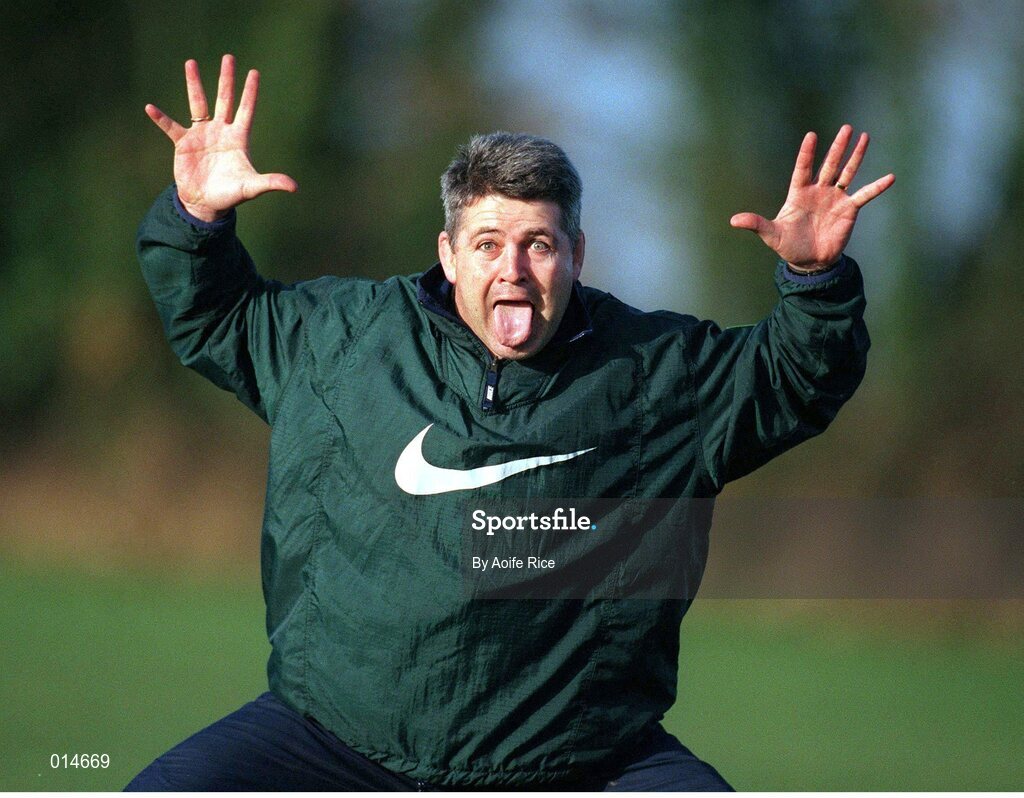 24 November 1998; Ireland head coach Warren Gatland during squad training. Ireland Rugby Squad Training, Garda R.F.C., Westmanstown, Lucan, Dublin. Picture credit: Aoife Rice / SPORTSFILE