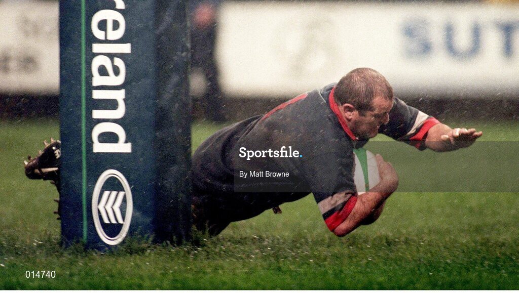 31 October 1998; Peter Clohessy, Munster, touches down to score a try against Perpignan. European Rugby Cup, Munster v Perpignan, Thomond Park, Limerick. Picture credit: Matt Browne / SPORTSFILE