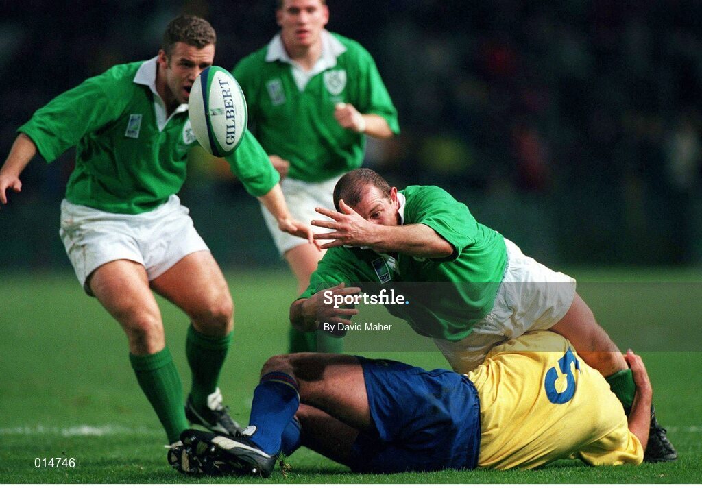 21 November 1998; Peter Clohessey, Irelandm, in action against Vasile Doja, Romania. Rugby World Cup Qualifier, Ireland v Romania, Lansdowne Road, Dublin. Picture credit: David Maher / SPORTSFILE