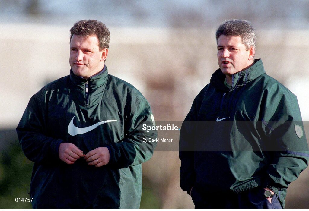 25 November 1998; Ireland head coach Warren Gatland with selector Philip Danaher, left, during squad training. Ireland Rugby Squad Training, Kings Hospital, Dublin. Picture credit: David Maher / SPORTSFILE