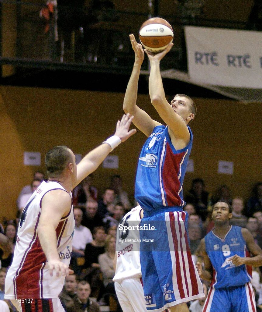 29 January 2005; Michael Plichta, Mardyke UCC Demons, in action against Micheal Quirke, Abrakebabra Tigers, Tralee. National Cup, Senior Men's Semi-Final, Mardyke UCC Demons v Abrakebabra Tigers, Tralee, ESB Arena, Tallaght, Dublin. Picture credit; Brendan Moran / SPORTSFILE