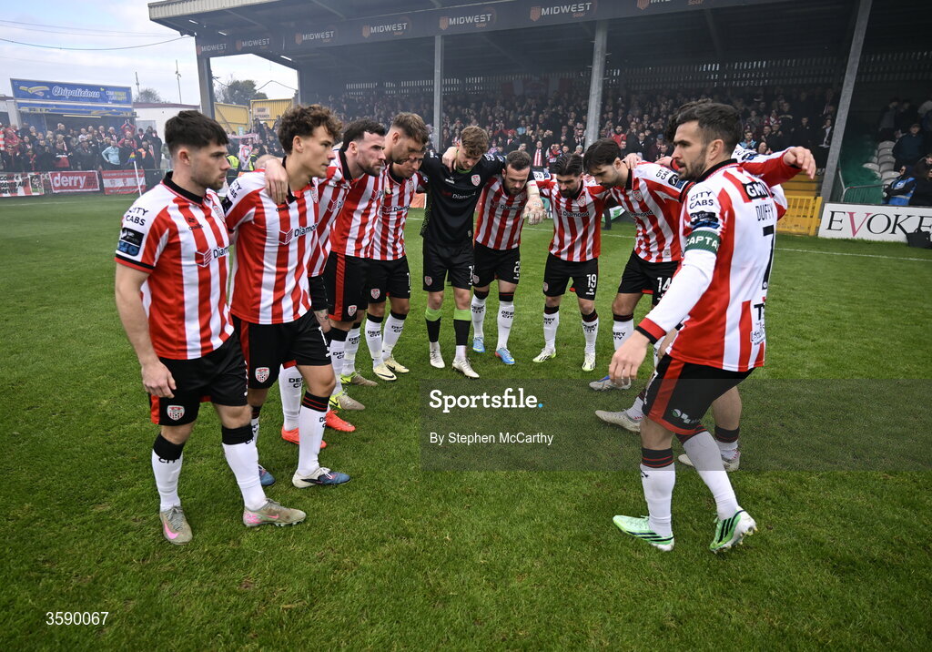 10 October 2026; Derry City players prepare to huddle before the Club Orange Men's FAI Cup semi-final match between Galway and Derry City at Eamonn Deacy Park in Galway. Photo by Stephen McCarthy/Sportsfile