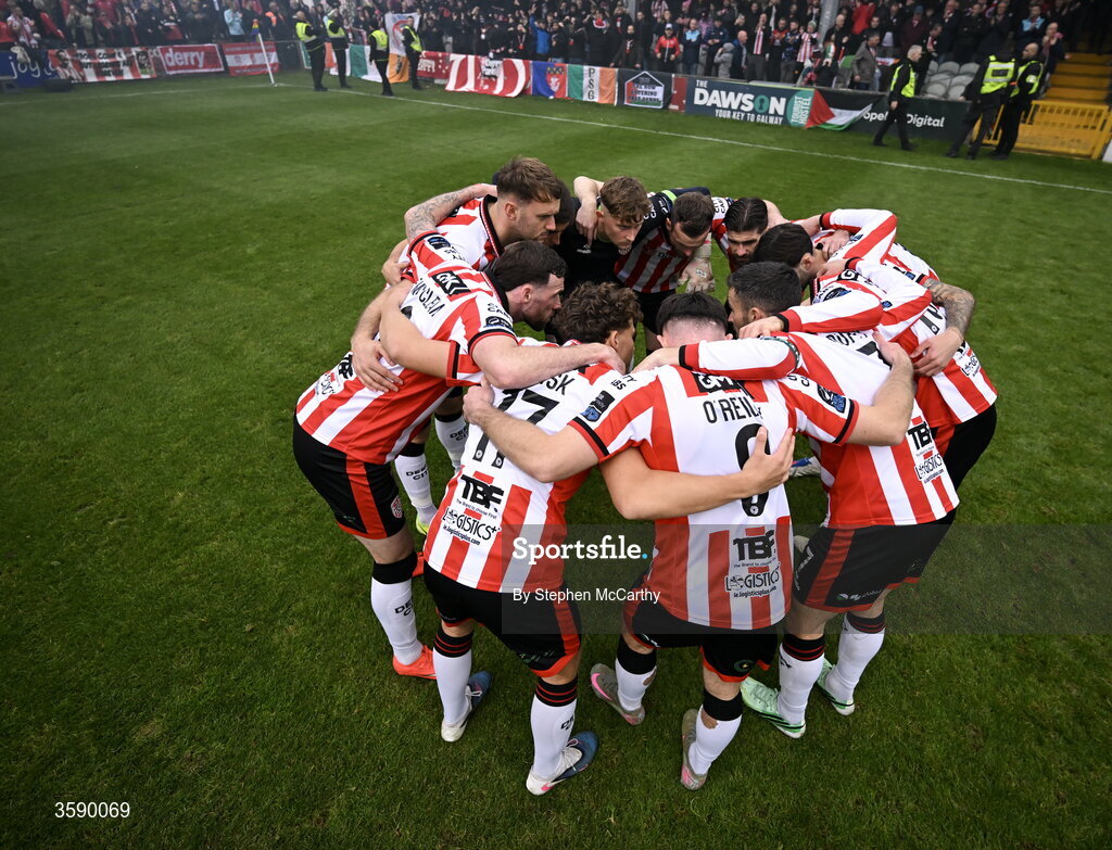 10 October 2026; Derry City players huddle before the Club Orange Men's FAI Cup semi-final match between Galway and Derry City at Eamonn Deacy Park in Galway. Photo by Stephen McCarthy/Sportsfile