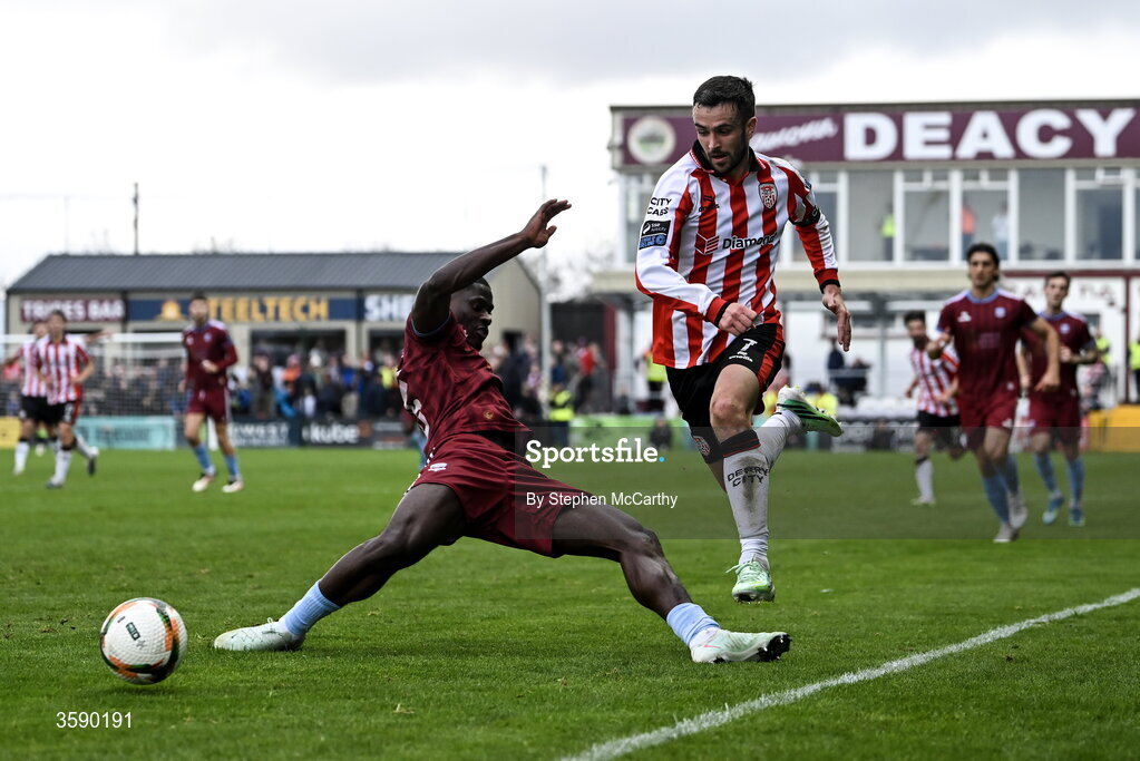 10 October 2026; Michael Duffy of Derry City evades the tackle of Wasiri Williams of Galway United during the Club Orange Men's FAI Cup semi-final match between Galway and Derry City at Eamonn Deacy Park in Galway. Photo by Stephen McCarthy/Sportsfile
