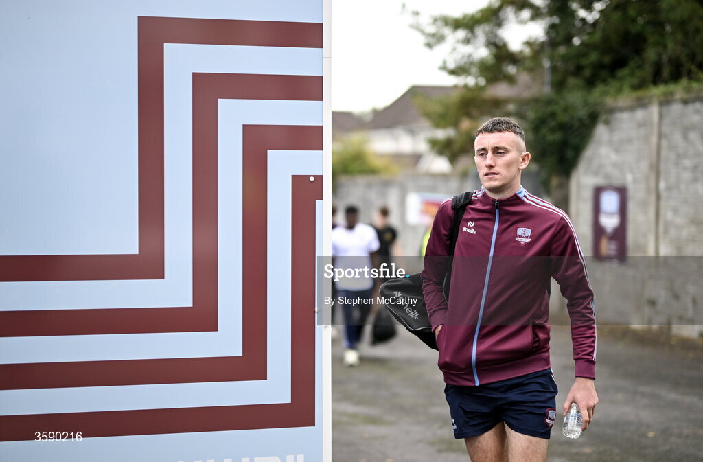 10 October 2026; Lee Devitt of Galway United arrives for the Club Orange Men's FAI Cup semi-final match between Galway and Derry City at Eamonn Deacy Park in Galway. Photo by Stephen McCarthy/Sportsfile