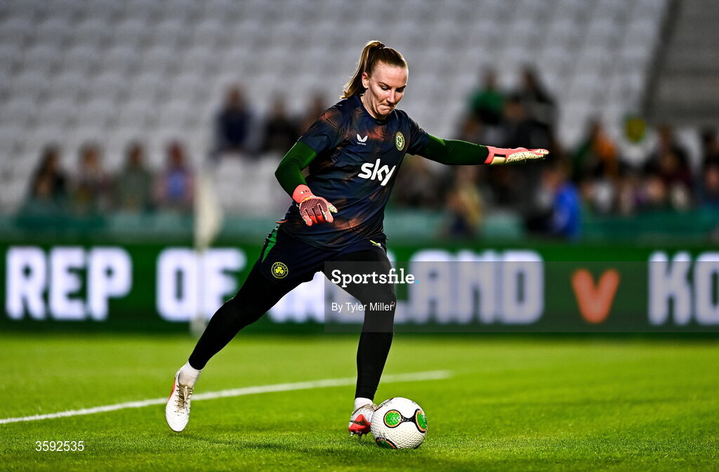 13 October 2026; Republic of Ireland goalkeeper Courtney Brosnan before the 2027 FIFA Women’s World Cup qualifying round 1 play-off second leg match between the Republic of Ireland and Kazakhstan at Páirc Uí Chaoimh in Cork. Photo by Tyler Miller/Sportsfile