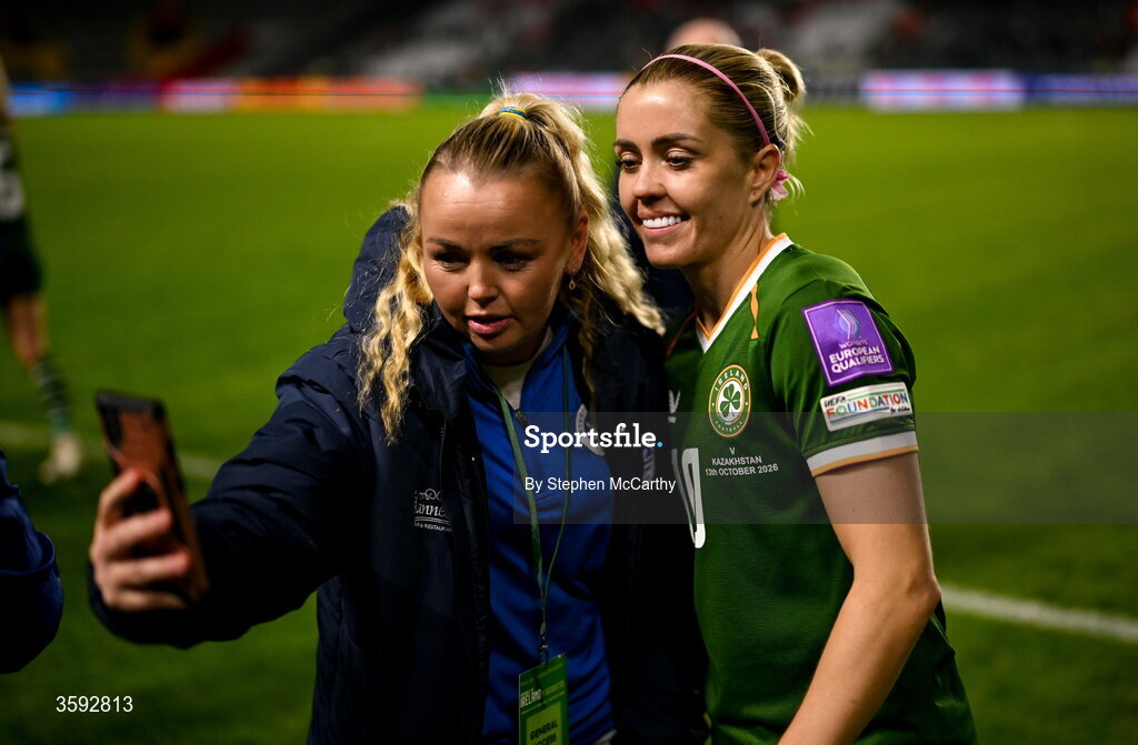 13 October 2026; Denise O’Sullivan of Republic of Ireland with a supporter after the 2027 FIFA Women’s World Cup qualifying round 1 play-off second leg match between Republic of Ireland and Kazakhstan at SuperValu Páirc Uí Chaoimh in Cork. Photo by Stephen McCarthy/Sportsfile