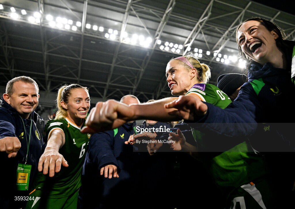 13 October 2026; Republic of Ireland's Denise O’Sullivan with, from left, masseuse Mickey McGlynn, Megan Connolly and Anna Patten after the 2027 FIFA Women’s World Cup qualifying round 1 play-off second leg match between Republic of Ireland and Kazakhstan at SuperValu Páirc Uí Chaoimh in Cork. Photo by Stephen McCarthy/Sportsfile