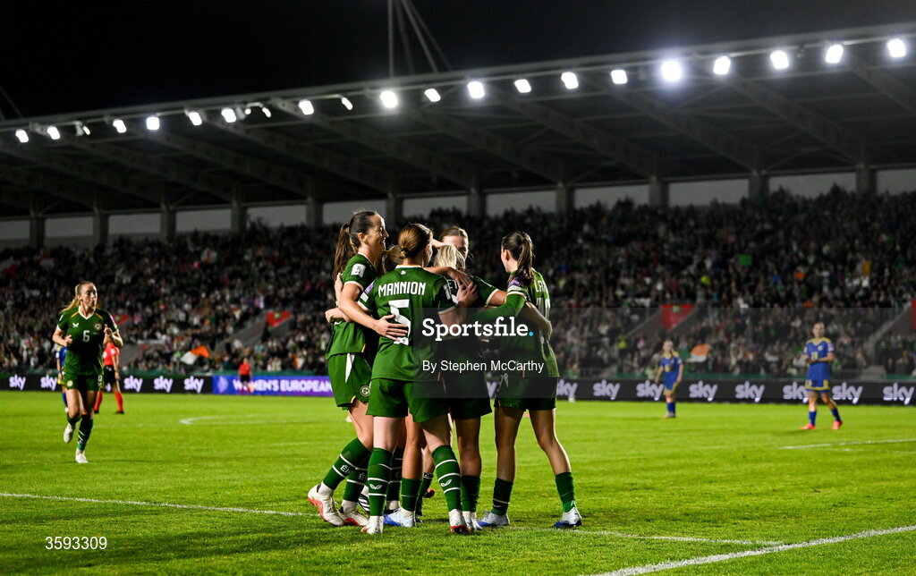 13 October 2026; Republic of Ireland players celebrates after Jessie Stapleton scored her side's opening goal during the 2027 FIFA Women’s World Cup qualifying round 1 play-off second leg match between Republic of Ireland and Kazakhstan at SuperValu Páirc Uí Chaoimh in Cork. Photo by Stephen McCarthy/Sportsfile