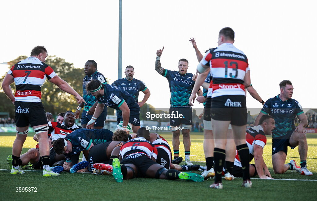 17 October 2026; Connacht players react after their side's first try, scored by Cian Prendergast, during the Investec Champions Cup Round 1 match between Connacht and Saracens at Dexcom Stadium in Galway. Photo by Thomas Flinkow/Sportsfile