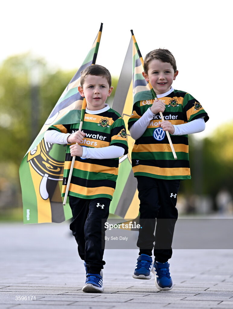 18 October 2026; Young Glen Rovers supporters, twin brothers, Sean and Tadhg Bowens, age five, from Ballyvolane, Cork, make their way to the stadium ahead of the Cork County Premier Senior Club Hurling Championship final match between Glen Rovers and St Finbarr's at SuperValu Páirc Uí Chaoimh in Cork. Photo by Seb Daly/Sportsfile