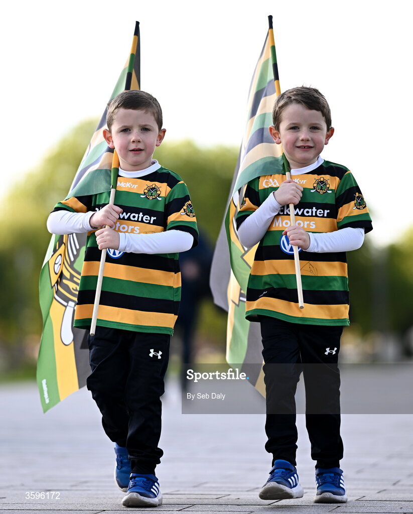 18 October 2026; Young Glen Rovers supporters, twin brothers, Sean and Tadhg Bowens, age five, from Ballyvolane, Cork, make their way to the stadium ahead of the Cork County Premier Senior Club Hurling Championship final match between Glen Rovers and St Finbarr's at SuperValu Páirc Uí Chaoimh in Cork. Photo by Seb Daly/Sportsfile