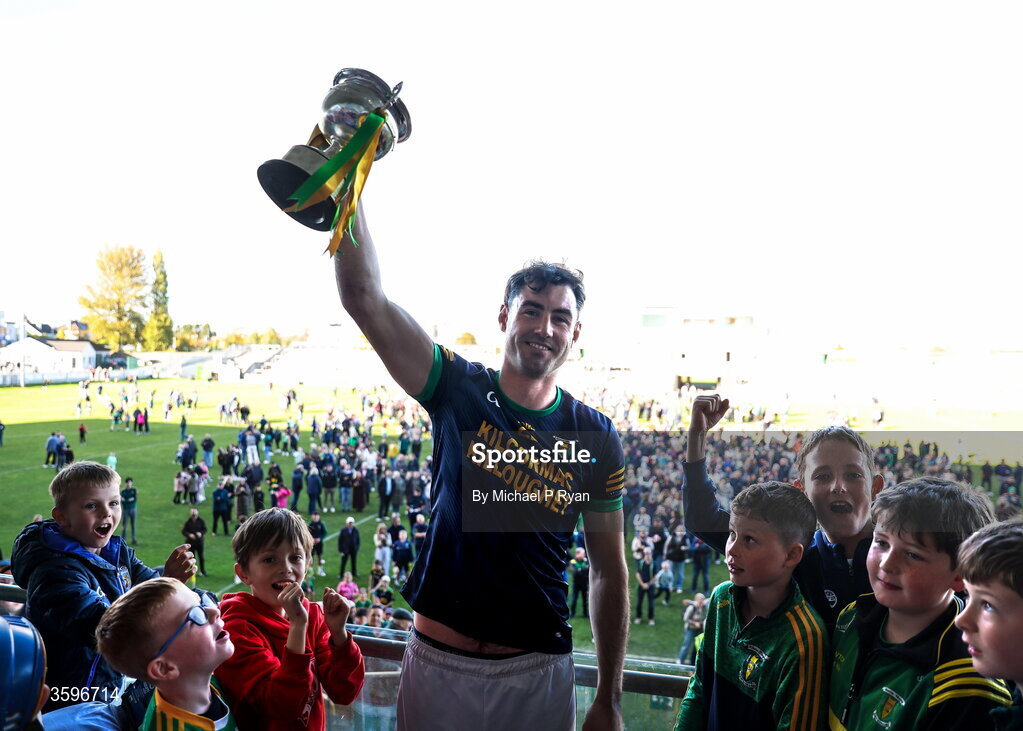 18 October 2026; Jordan Quinn of Kilcormac-Killoughey lifts the Sean Robbins Cup after the Offaly County Senior Club Hurling Championship final match between Kilcormac - Killoughey and Ballinamerey at Glenisk O'Connor Park in Tullamore, Offaly. Photo by Michael P Ryan/Sportsfile