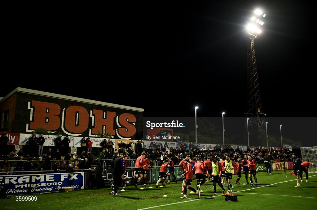23 October 2026; Bohemians players warm-up before the SSE Airtricity Men's Premier Division match between Bohemians and Shelbourne at Dalymount Park in Dublin. Photo by Ben McShane/Sportsfile