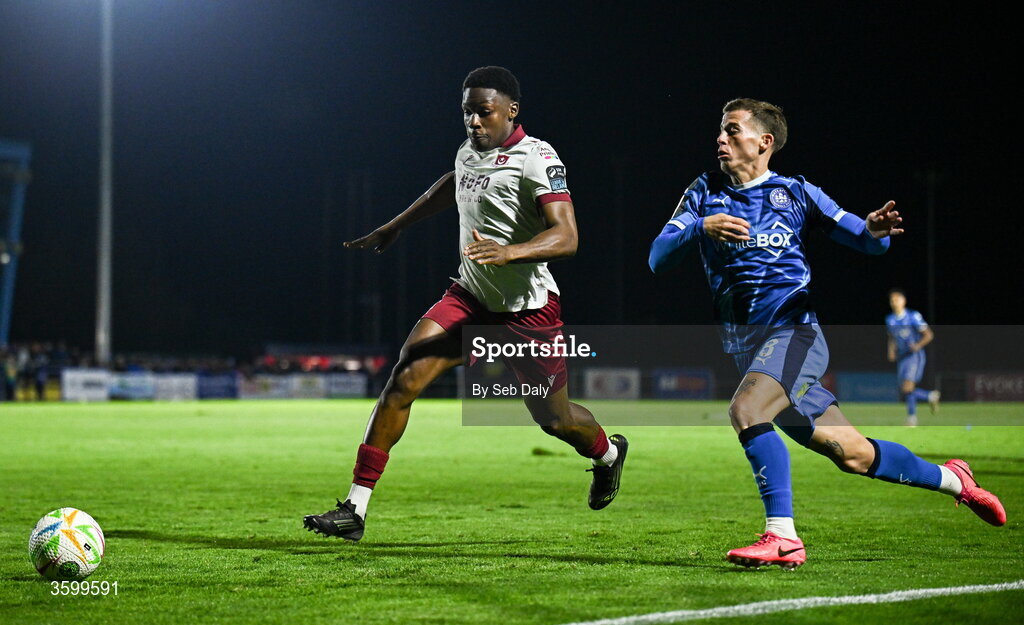 23 October 2026; Edwin Agbaje of Drogheda United in action against Evan McLaughlin of Waterford during the SSE Airtricity Men's Premier Division match between Waterford and Drogheda United at RSC in Waterford. Photo by Seb Daly/Sportsfile