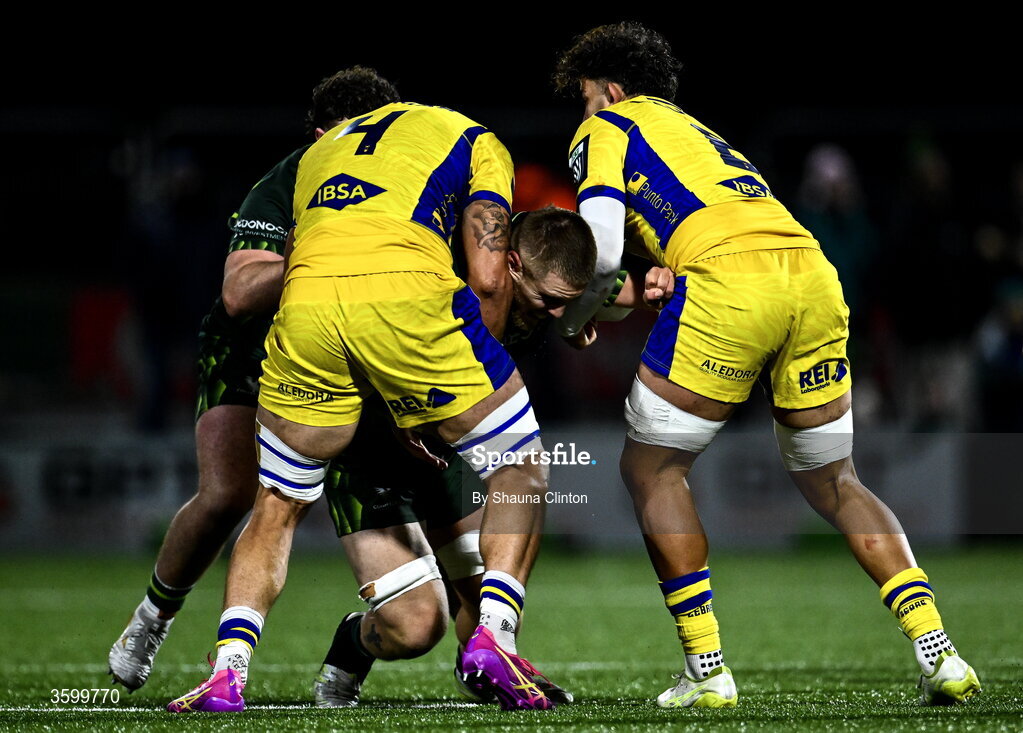 23 October 2026; Sean Jansen of Connacht is tackled by Zebre Parma players Riccardo Casarin, left, and Giovanni Montemauri during the United Rugby Championship match between Connacht and Zebre Parma at Dexcom Stadium in Galway. Photo by Shauna Clinton/Sportsfile
