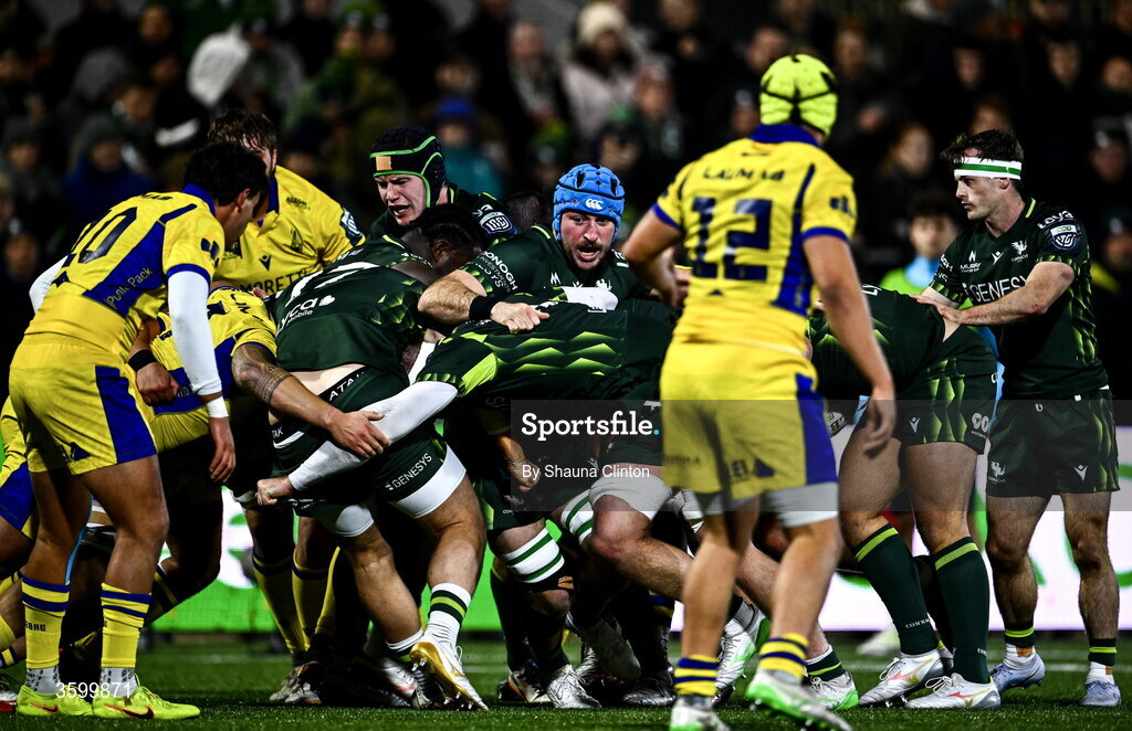 23 October 2026; Will Connors of Connacht, centre, in a maul during the United Rugby Championship match between Connacht and Zebre Parma at Dexcom Stadium in Galway. Photo by Shauna Clinton/Sportsfile