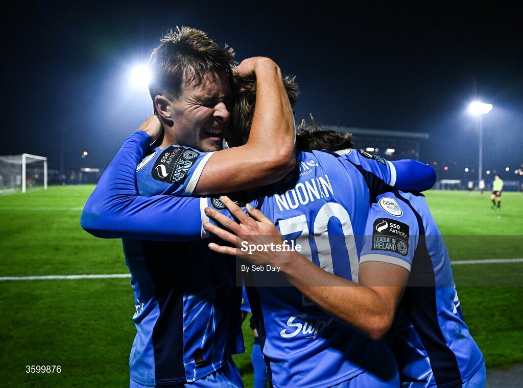 23 October 2026; Conan Noonan of Waterford, centre, celebrates with teammate Tommy Lonergan, left, after scoring their side's second goal during the SSE Airtricity Men's Premier Division match between Waterford and Drogheda United at RSC in Waterford. Photo by Seb Daly/Sportsfile