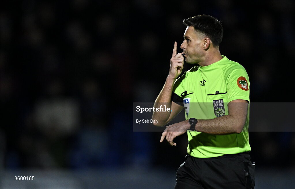 23 October 2026; Referee Rob Hennessy during the SSE Airtricity Men's Premier Division match between Waterford and Drogheda United at RSC in Waterford. Photo by Seb Daly/Sportsfile