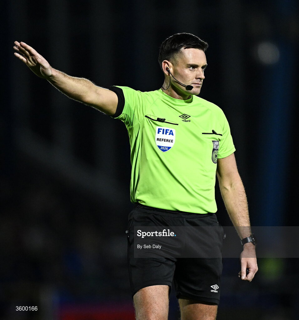 23 October 2026; Referee Rob Hennessy during the SSE Airtricity Men's Premier Division match between Waterford and Drogheda United at RSC in Waterford. Photo by Seb Daly/Sportsfile