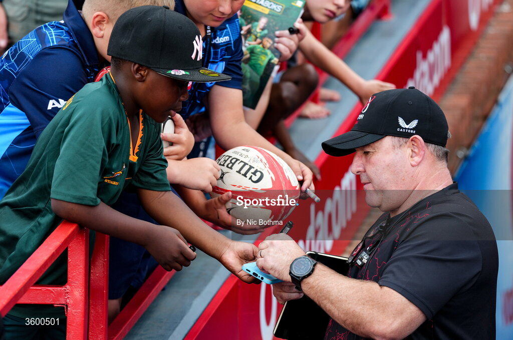 24 October 2026; Ulster head coach Richie Murphy signs autographs after the United Rugby Championship match between Vodacom Bulls and Ulster at Loftus Versfeld in Pretoria, South Africa. Photo by Nic Bothma/Sportsfile