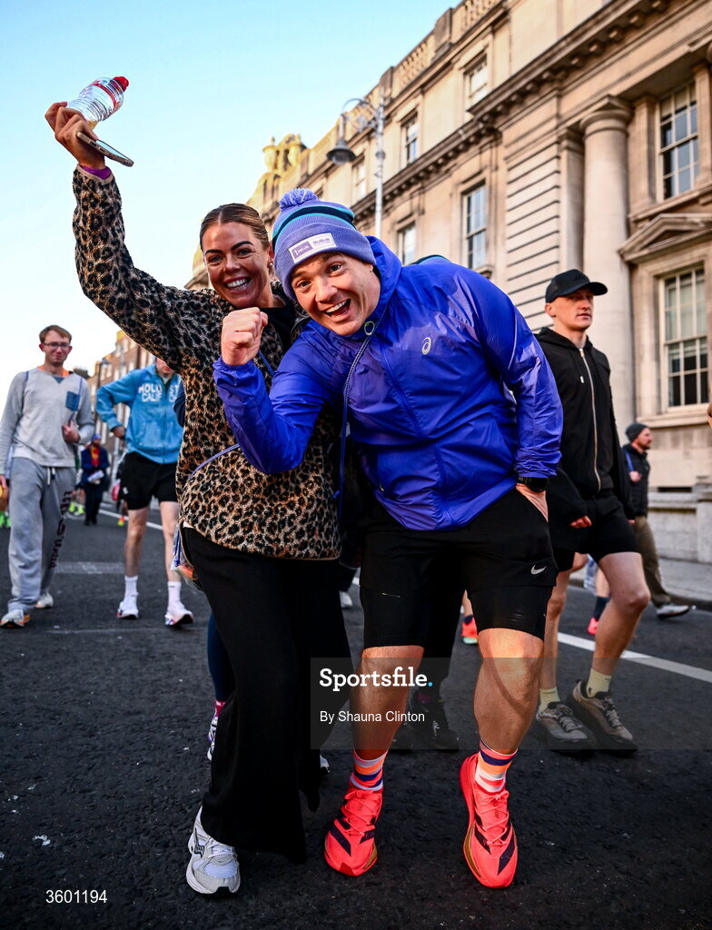 25 October 2026; Runners make their way to the start before the 2026 Irish Life Dublin Marathon, as thousands of runners took to the streets of Dublin for the 45th running of the event. Photo by Shauna Clinton/Sportsfile