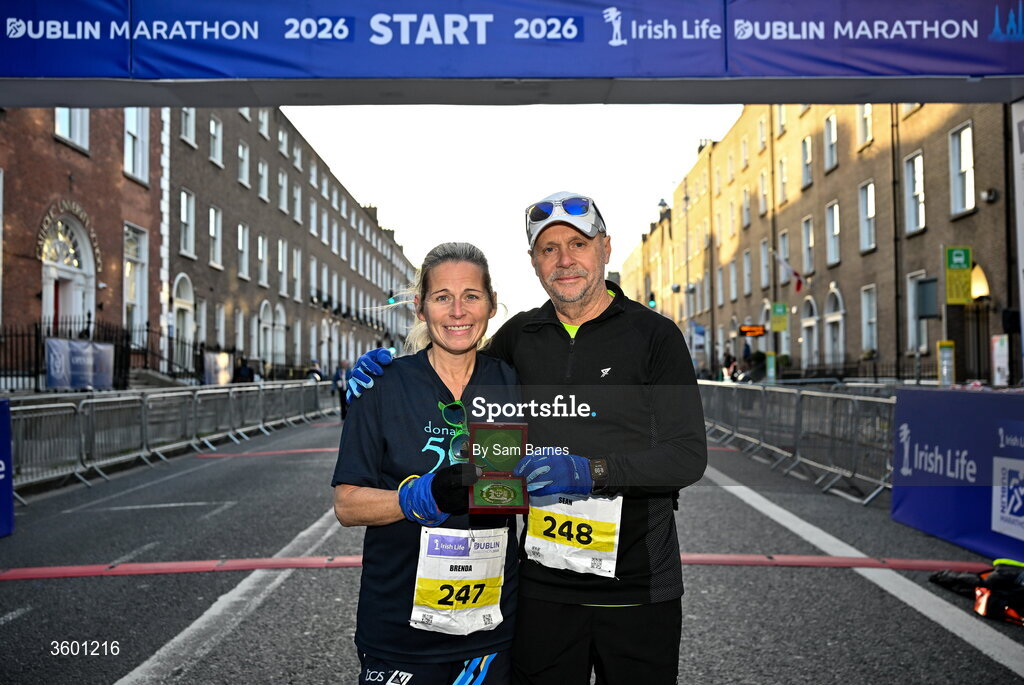 25 October 2026; Lord Mayor Dublin Marathon medal recipient Brenda Okeeffe Miere, 247, with Sean Smith during the 2026 Irish Life Dublin Marathon, as thousands of runners took to the streets of Dublin for the 45th running of the event. Photo by Sam Barnes/Sportsfile
