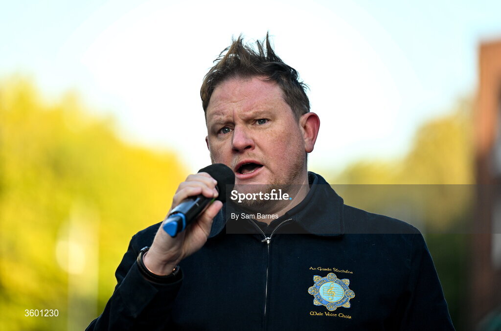 25 October 2026; PJ Gargan performs Amhrán na bhFiann before the 2026 Irish Life Dublin Marathon, as thousands of runners took to the streets of Dublin for the 45th running of the event. Photo by Sam Barnes/Sportsfile