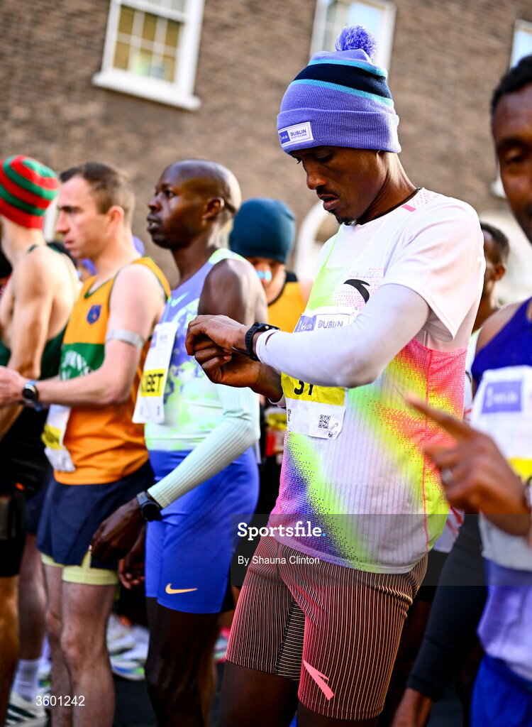 25 October 2026; Participants before the 2026 Irish Life Dublin Marathon, as thousands of runners took to the streets of Dublin for the 45th running of the event. Photo by Shauna Clinton/Sportsfile