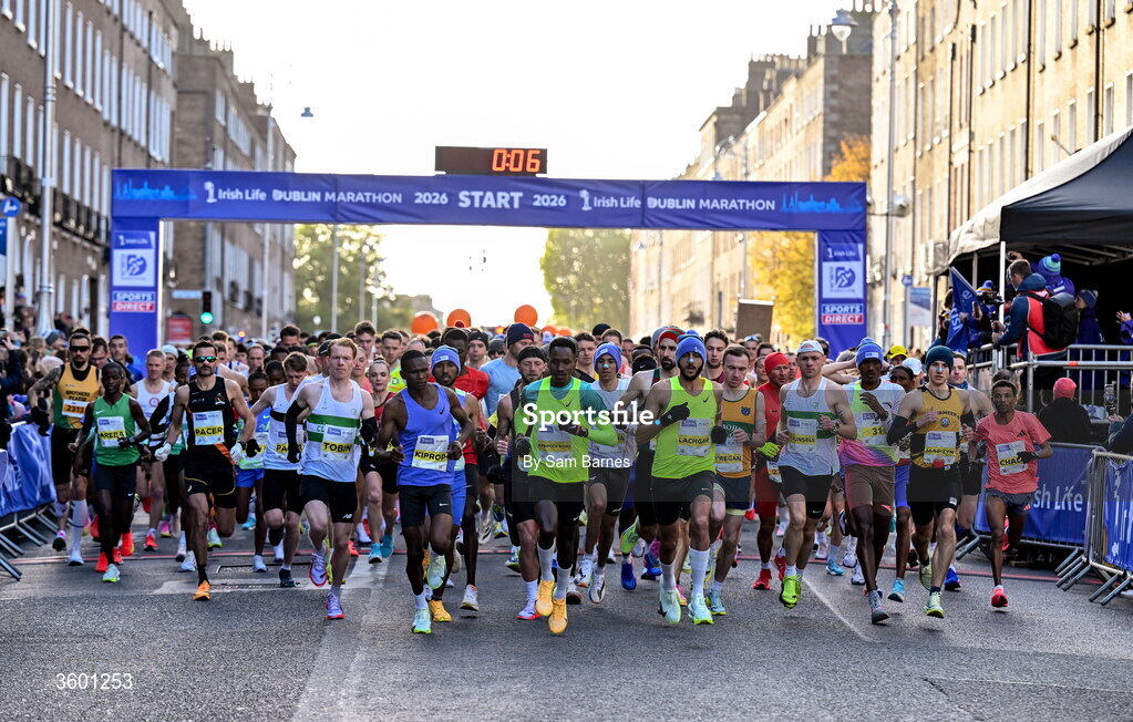 25 October 2026; A view of the start of the 2026 Irish Life Dublin Marathon, as thousands of runners took to the streets of Dublin for the 45th running of the event. Photo by Sam Barnes/Sportsfile