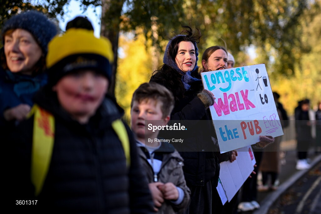25 October 2026; Supporters during the 2026 Irish Life Dublin Marathon, as thousands of runners took to the streets of Dublin for the 45th running of the event. Photo by Ramsey Cardy/Sportsfile