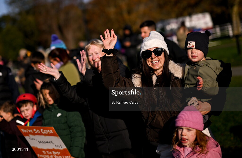 25 October 2026; Supporters during the 2026 Irish Life Dublin Marathon, as thousands of runners took to the streets of Dublin for the 45th running of the event. Photo by Ramsey Cardy/Sportsfile