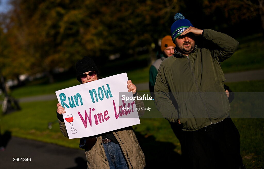 25 October 2026; Supporters during the 2026 Irish Life Dublin Marathon, as thousands of runners took to the streets of Dublin for the 45th running of the event. Photo by Ramsey Cardy/Sportsfile