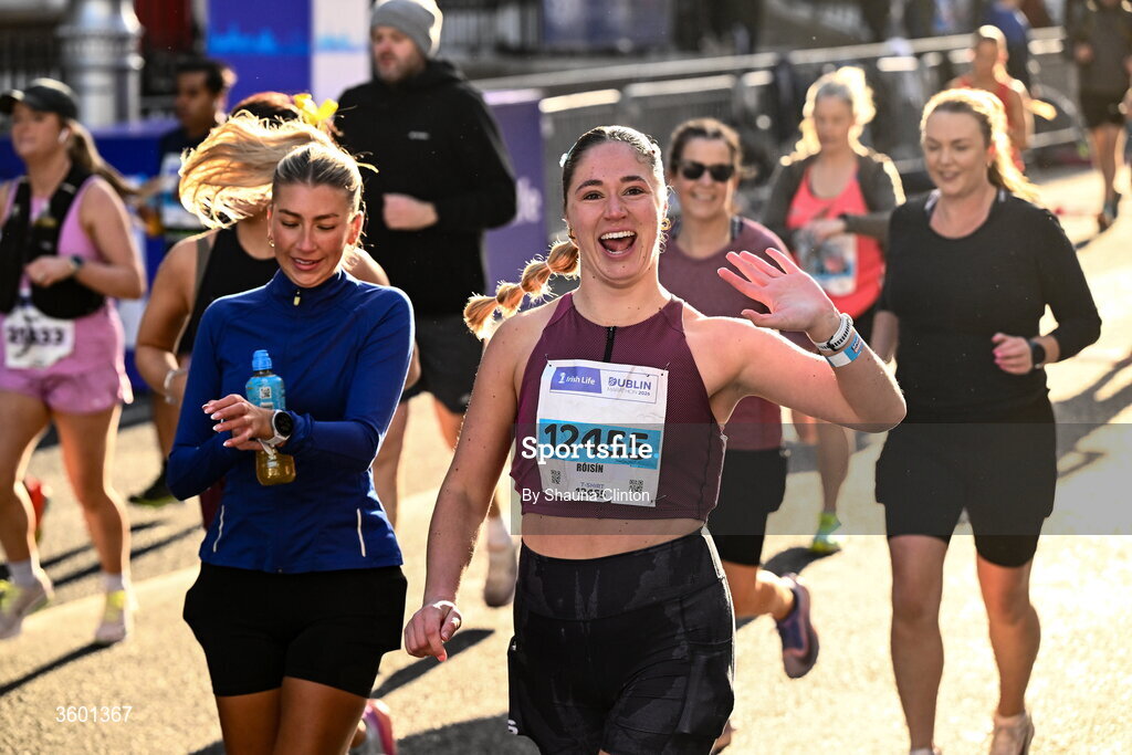 25 October 2026; Participants during the 2026 Irish Life Dublin Marathon, as thousands of runners took to the streets of Dublin for the 45th running of the event. Photo by Shauna Clinton/Sportsfile