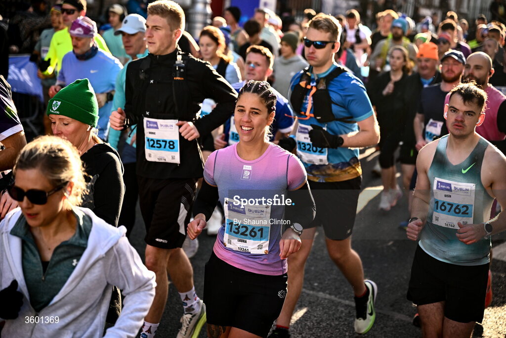 25 October 2026; Participants during the 2026 Irish Life Dublin Marathon, as thousands of runners took to the streets of Dublin for the 45th running of the event. Photo by Shauna Clinton/Sportsfile