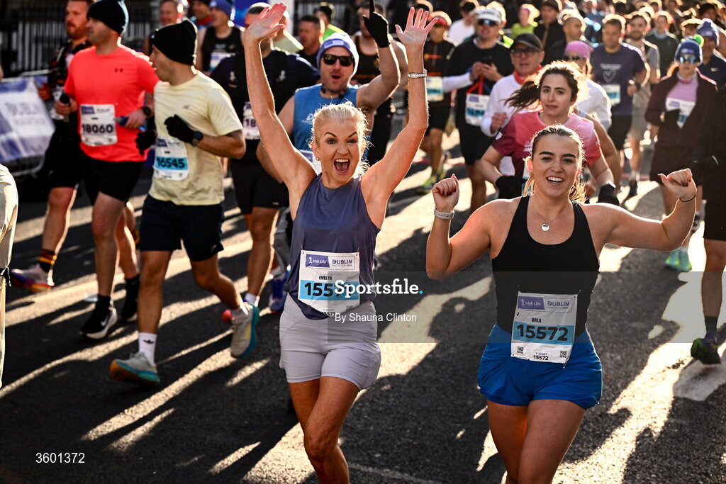25 October 2026; Participants during the 2026 Irish Life Dublin Marathon, as thousands of runners took to the streets of Dublin for the 45th running of the event. Photo by Shauna Clinton/Sportsfile