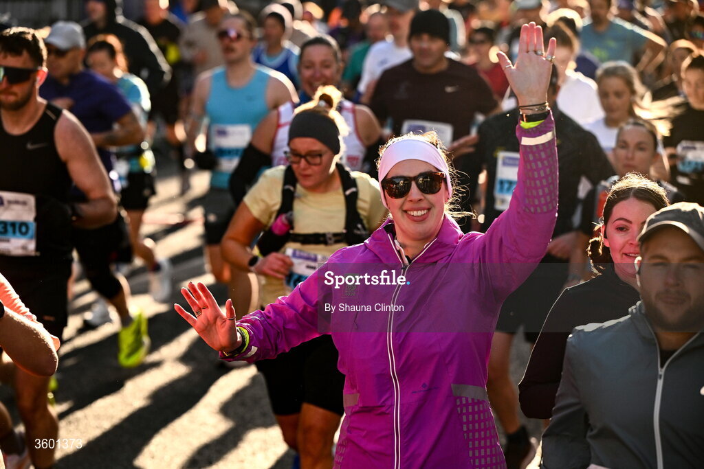 25 October 2026; Participants during the 2026 Irish Life Dublin Marathon, as thousands of runners took to the streets of Dublin for the 45th running of the event. Photo by Shauna Clinton/Sportsfile