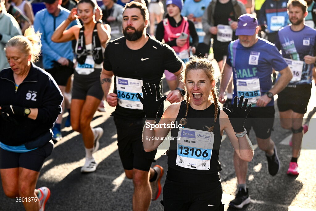 25 October 2026; Participants during the 2026 Irish Life Dublin Marathon, as thousands of runners took to the streets of Dublin for the 45th running of the event. Photo by Shauna Clinton/Sportsfile