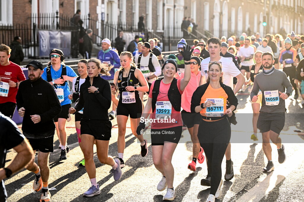 25 October 2026; Participants during the 2026 Irish Life Dublin Marathon, as thousands of runners took to the streets of Dublin for the 45th running of the event. Photo by Shauna Clinton/Sportsfile