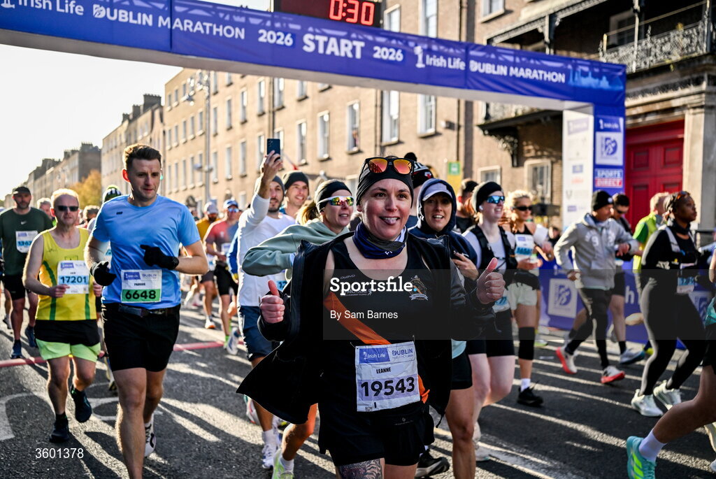 25 October 2026; Leanne Macken of Clonliffe Harriers AC, Dublin, during the 2026 Irish Life Dublin Marathon, as thousands of runners took to the streets of Dublin for the 45th running of the event. Photo by Sam Barnes/Sportsfile