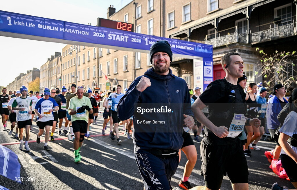 25 October 2026; Participants during the 2026 Irish Life Dublin Marathon, as thousands of runners took to the streets of Dublin for the 45th running of the event. Photo by Sam Barnes/Sportsfile