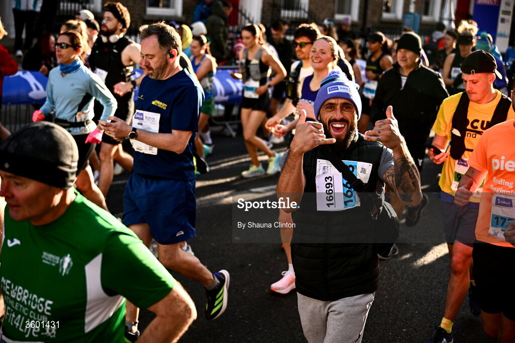 25 October 2026; Participants during the 2026 Irish Life Dublin Marathon, as thousands of runners took to the streets of Dublin for the 45th running of the event. Photo by Shauna Clinton/Sportsfile