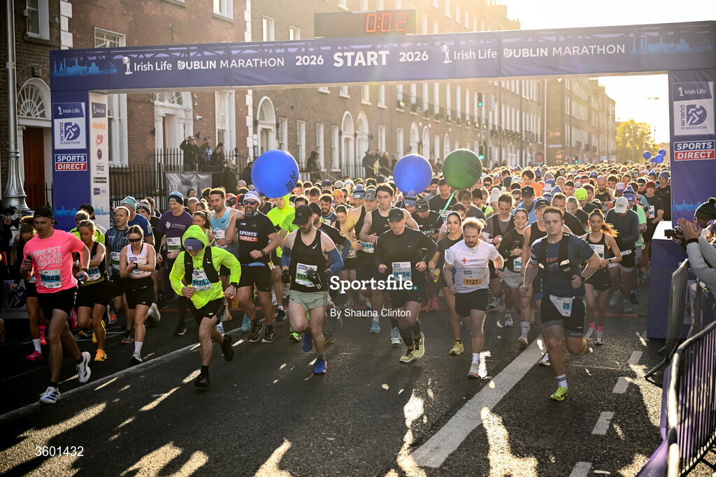 25 October 2026; Participants during the 2026 Irish Life Dublin Marathon, as thousands of runners took to the streets of Dublin for the 45th running of the event. Photo by Shauna Clinton/Sportsfile