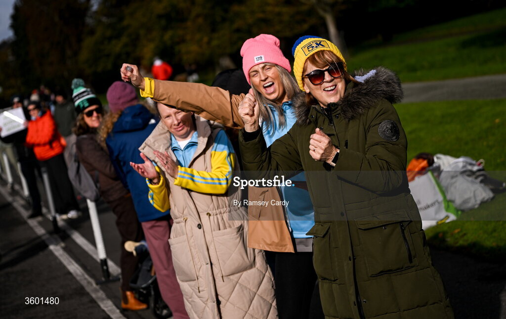 25 October 2026; Supporters during the 2026 Irish Life Dublin Marathon, as thousands of runners took to the streets of Dublin for the 45th running of the event. Photo by Ramsey Cardy/Sportsfile