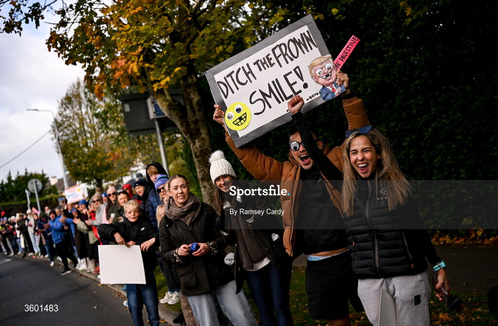 25 October 2026; Supporters during the 2026 Irish Life Dublin Marathon, as thousands of runners took to the streets of Dublin for the 45th running of the event. Photo by Ramsey Cardy/Sportsfile
