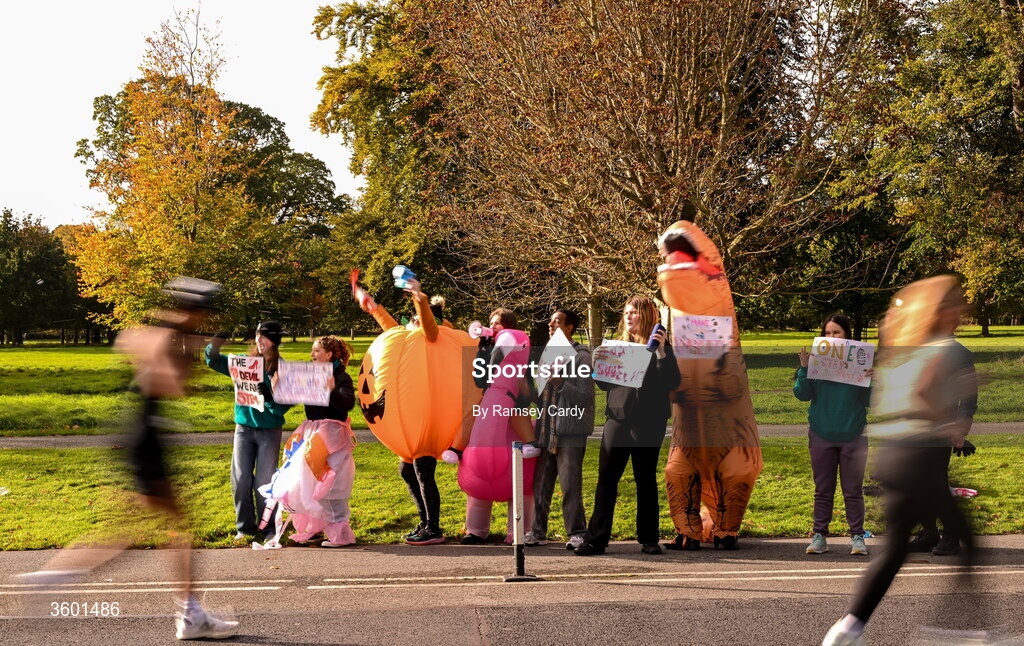25 October 2026; Supporters during the 2026 Irish Life Dublin Marathon, as thousands of runners took to the streets of Dublin for the 45th running of the event. Photo by Ramsey Cardy/Sportsfile